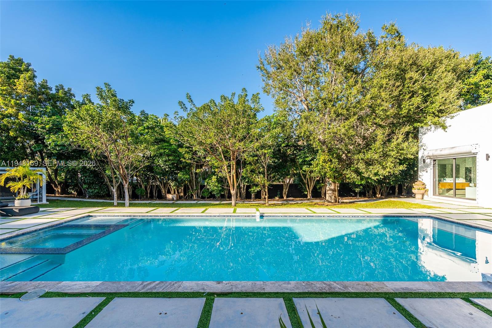 TOWN & RANCH ESTS - Residential