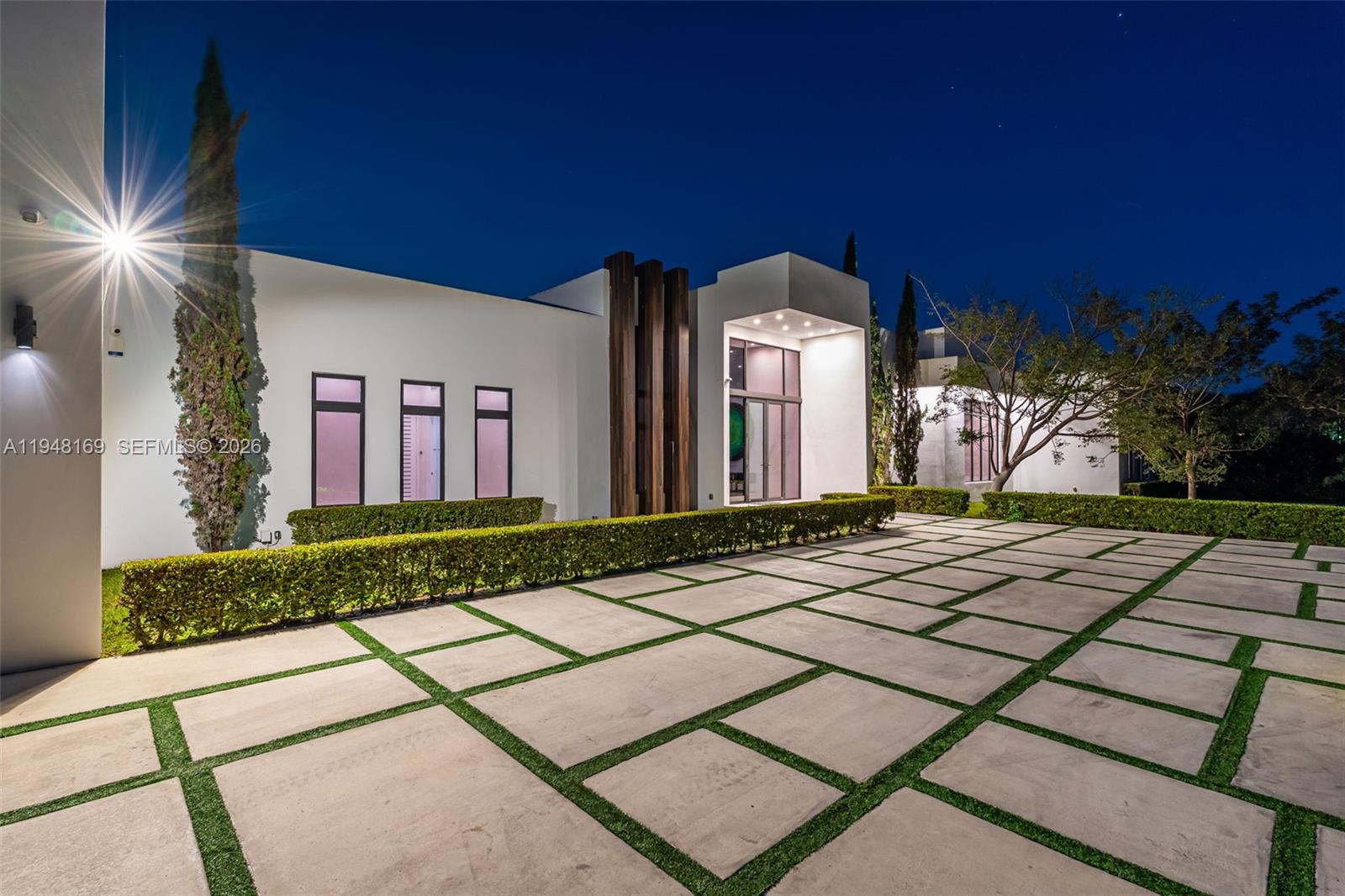 TOWN & RANCH ESTS - Residential