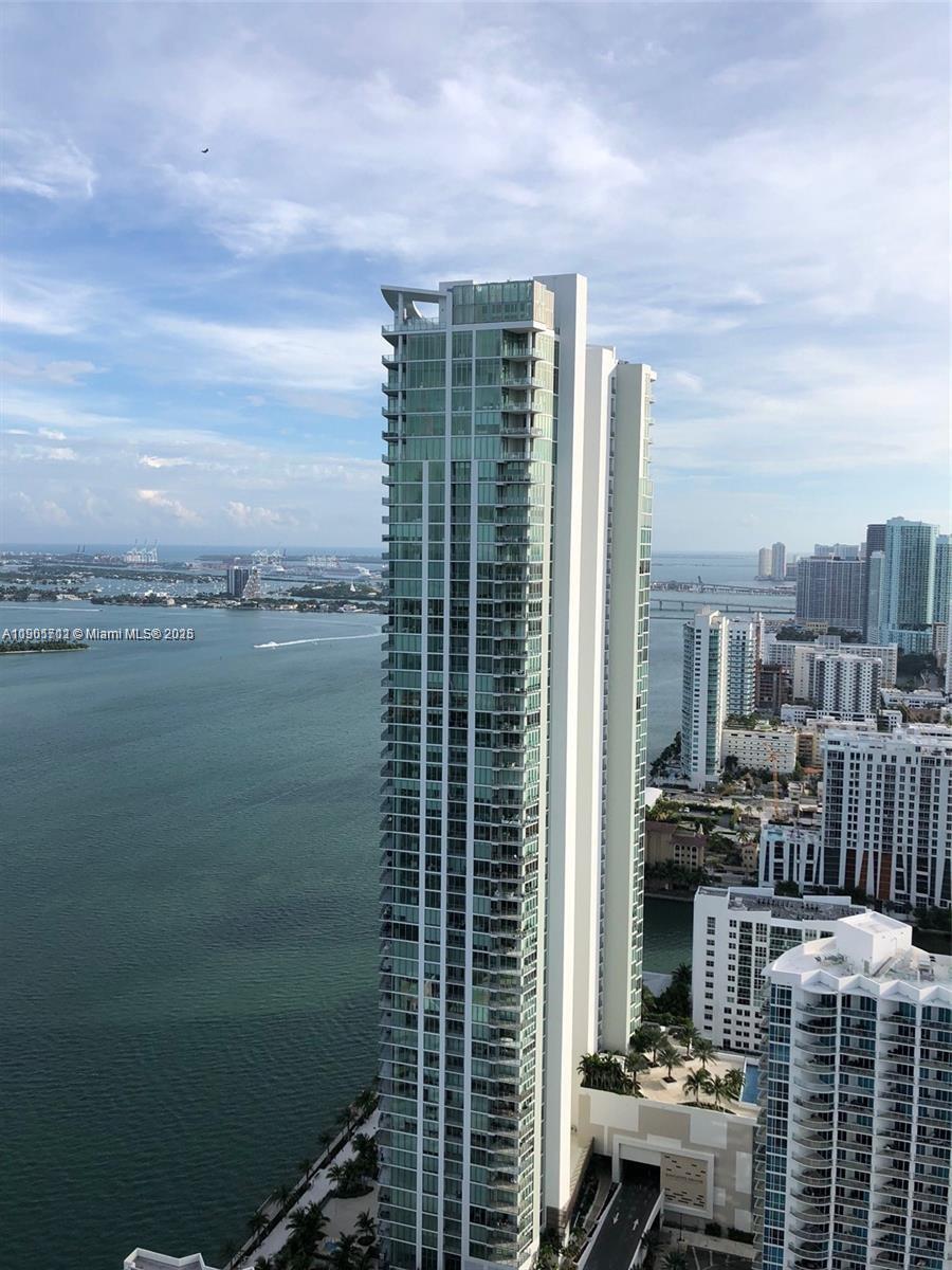 650 NE 32 St 3605