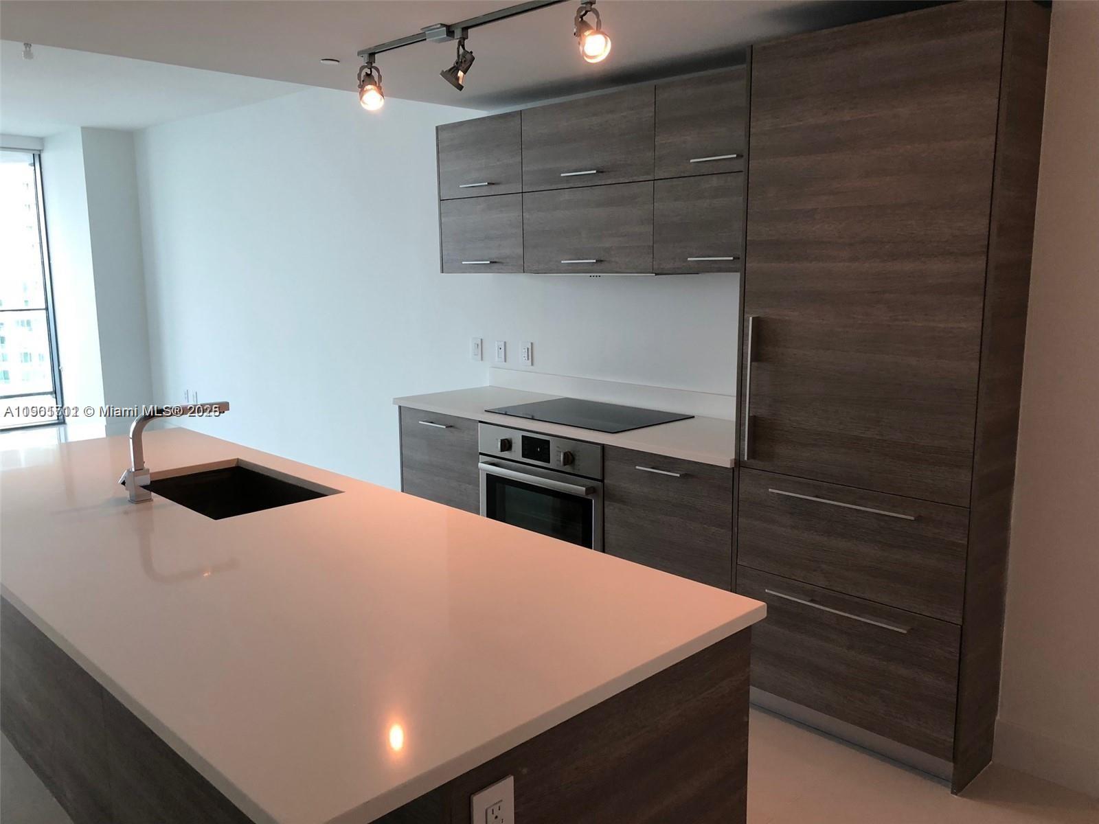 650 NE 32 St 3605