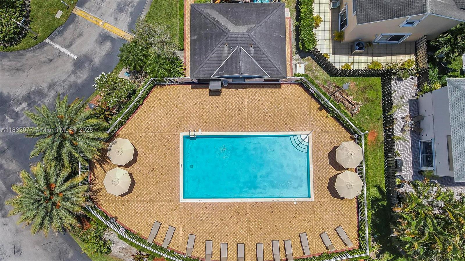 DORAL LAKES - Residential