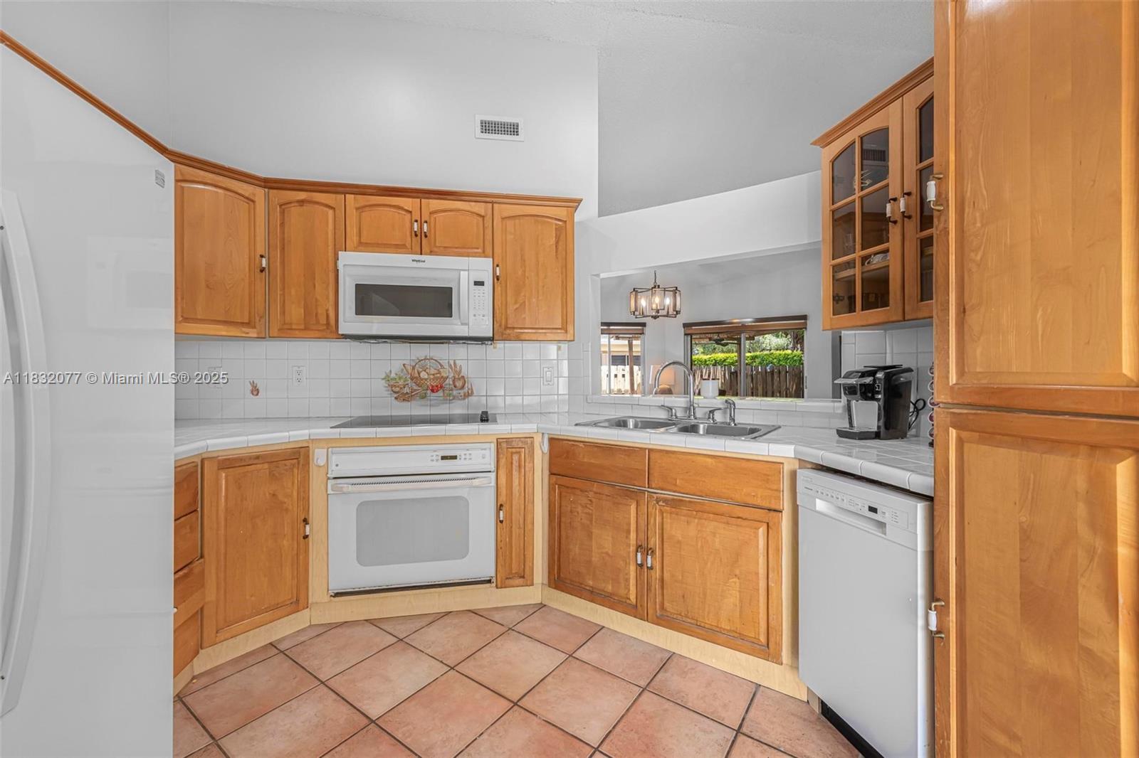 DORAL LAKES - Residential