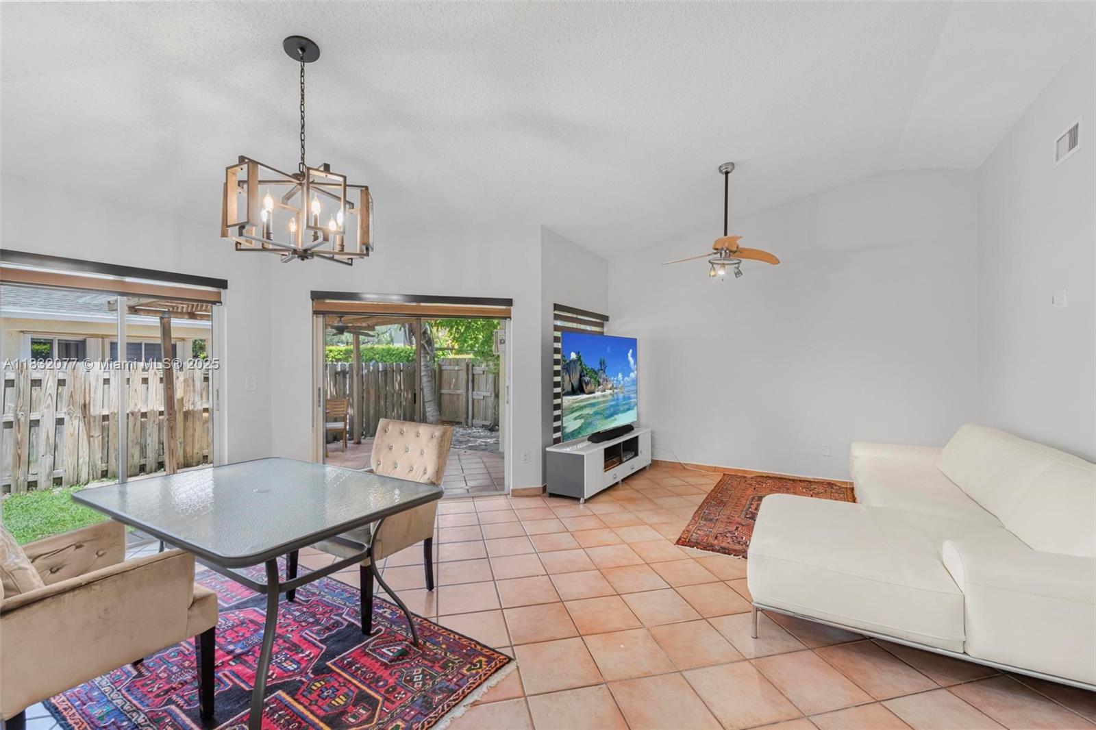 DORAL LAKES - Residential