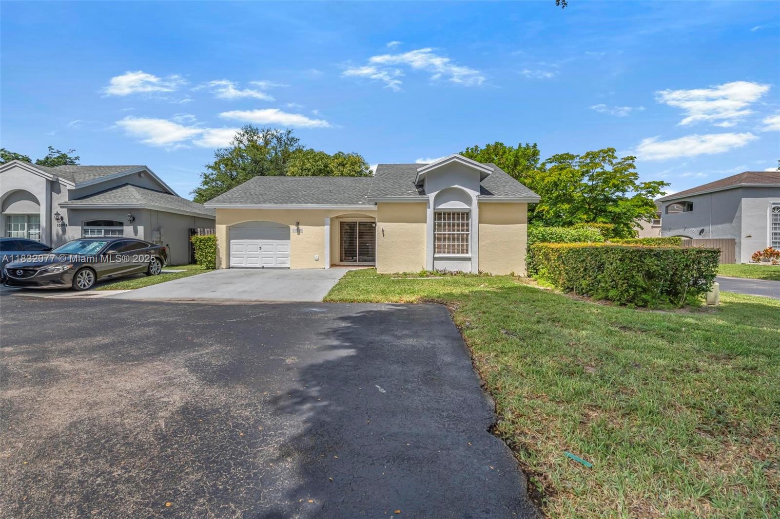 DORAL LAKES - Residential