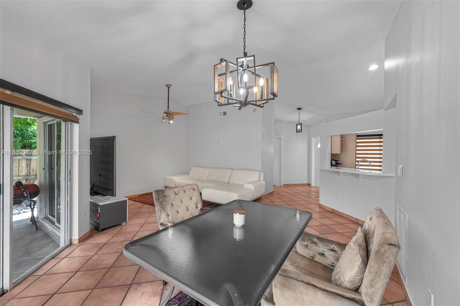 DORAL LAKES - Residential