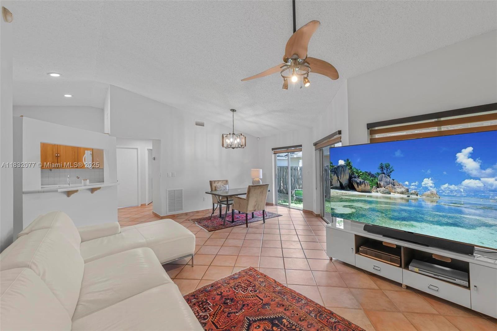 DORAL LAKES - Residential