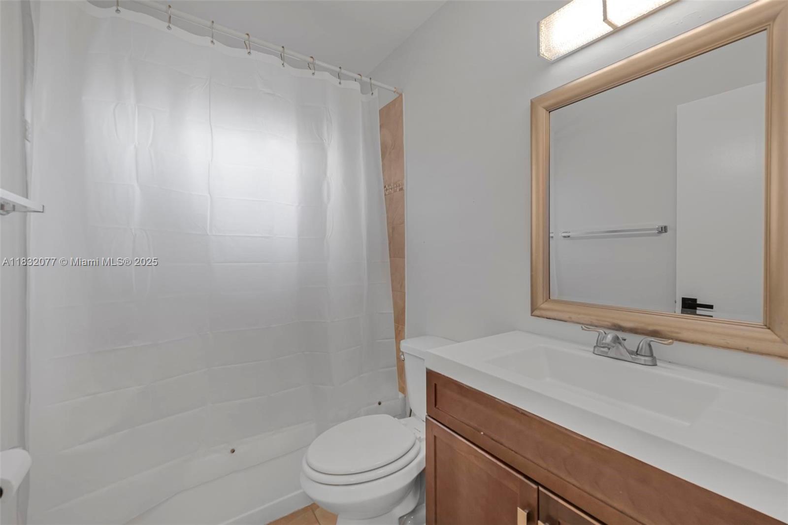 DORAL LAKES - Residential