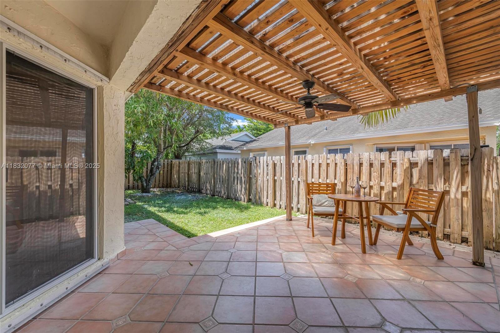 DORAL LAKES - Residential