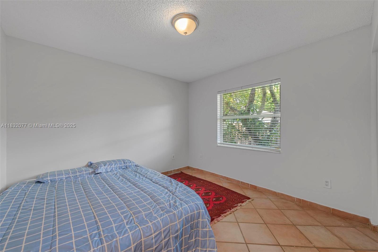 DORAL LAKES - Residential