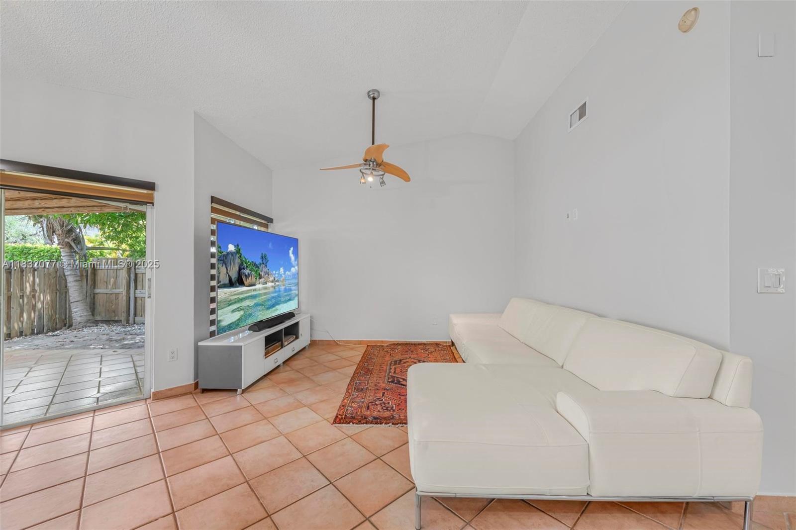 DORAL LAKES - Residential