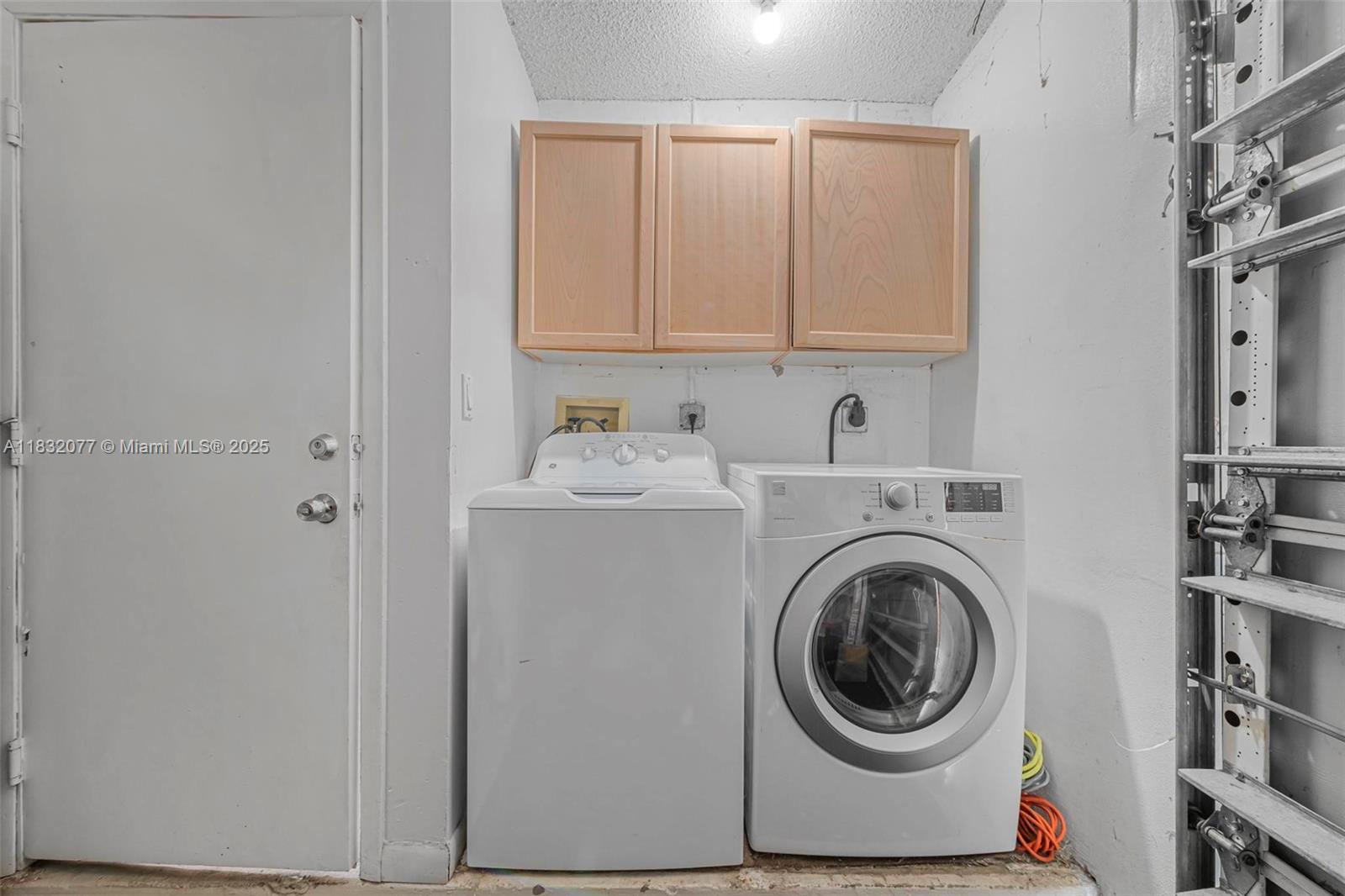 DORAL LAKES - Residential