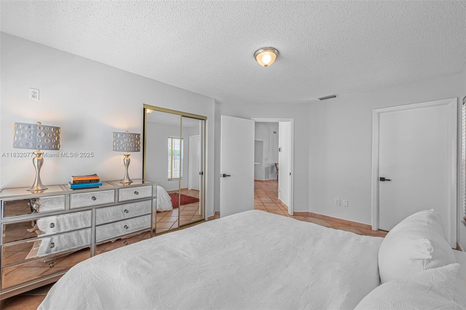 DORAL LAKES - Residential