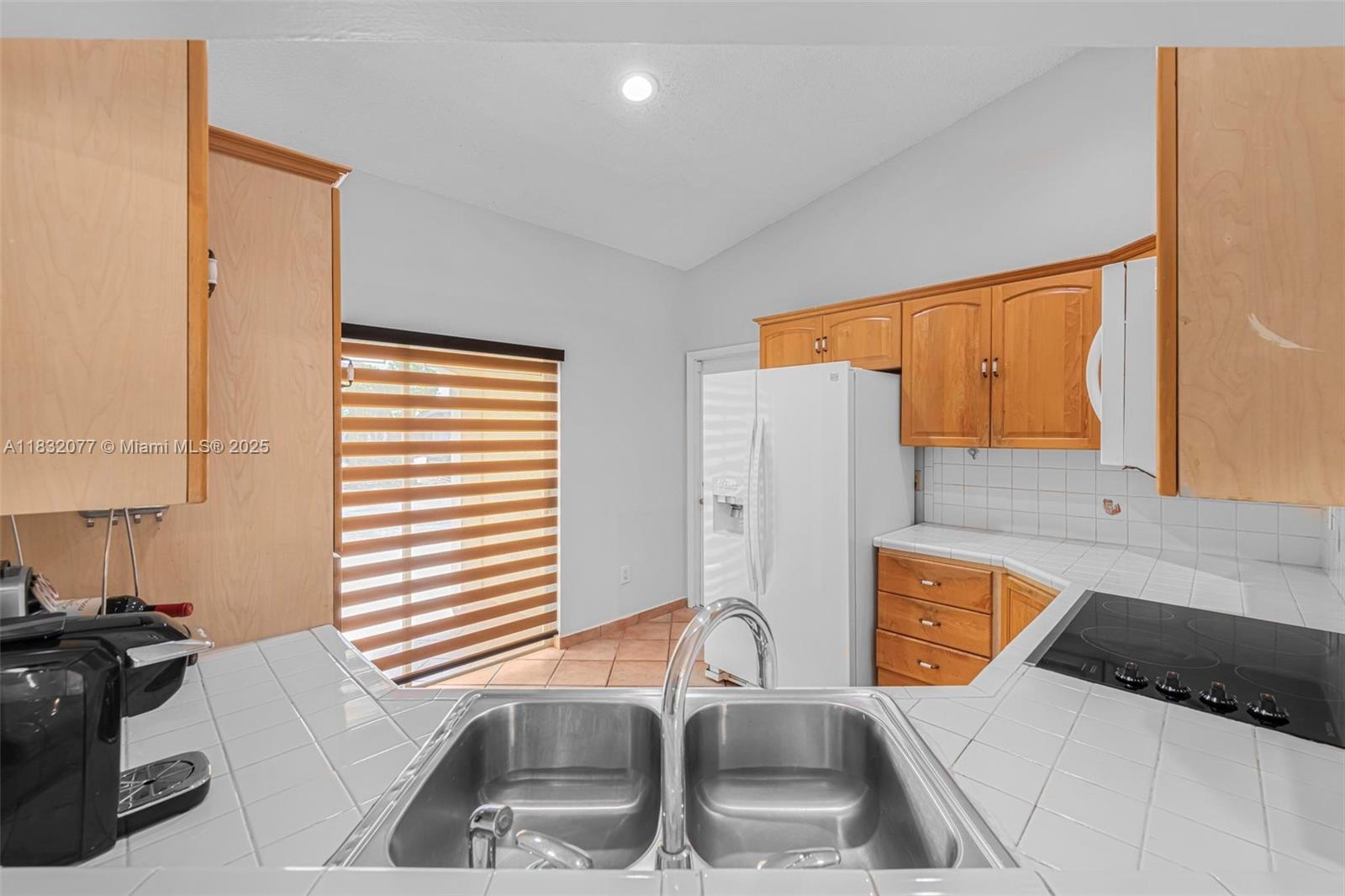 DORAL LAKES - Residential