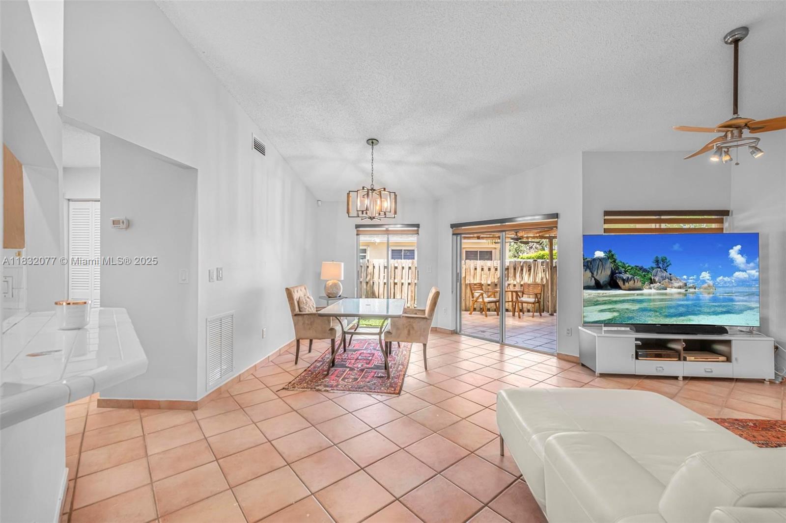 DORAL LAKES - Residential