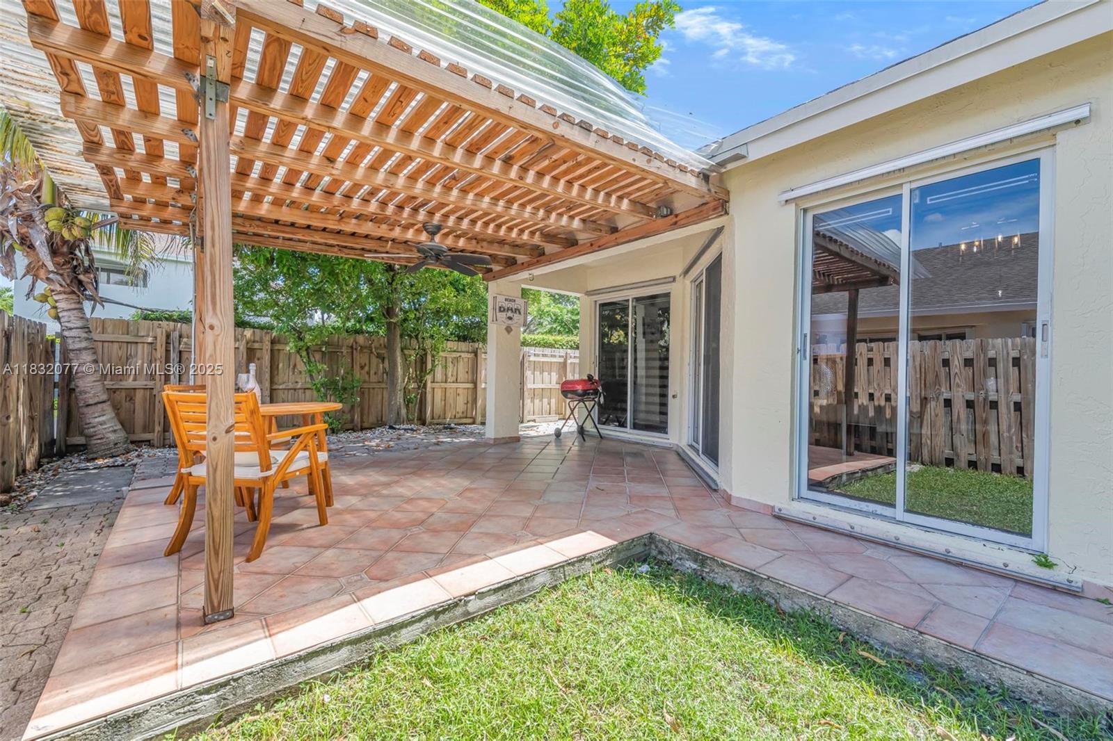 DORAL LAKES - Residential