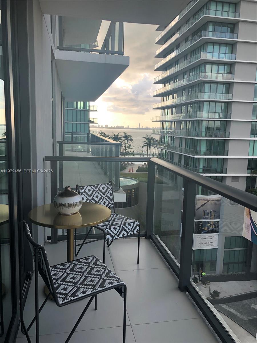 PARAISO BAYVIEWS - Residential