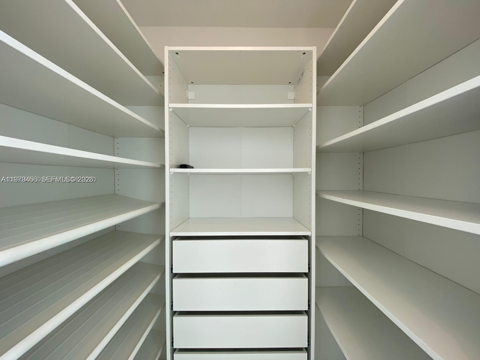 PARAISO BAYVIEWS - Residential