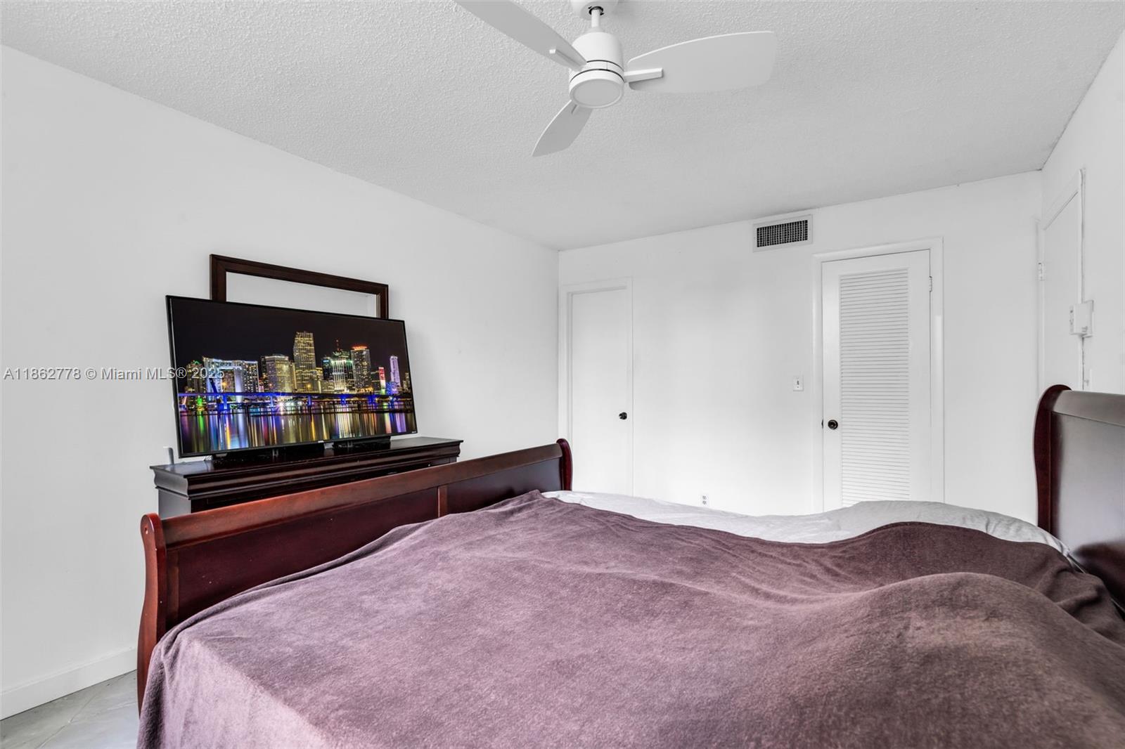 CYPRESS CHASE CONDO NO 6 - Residential