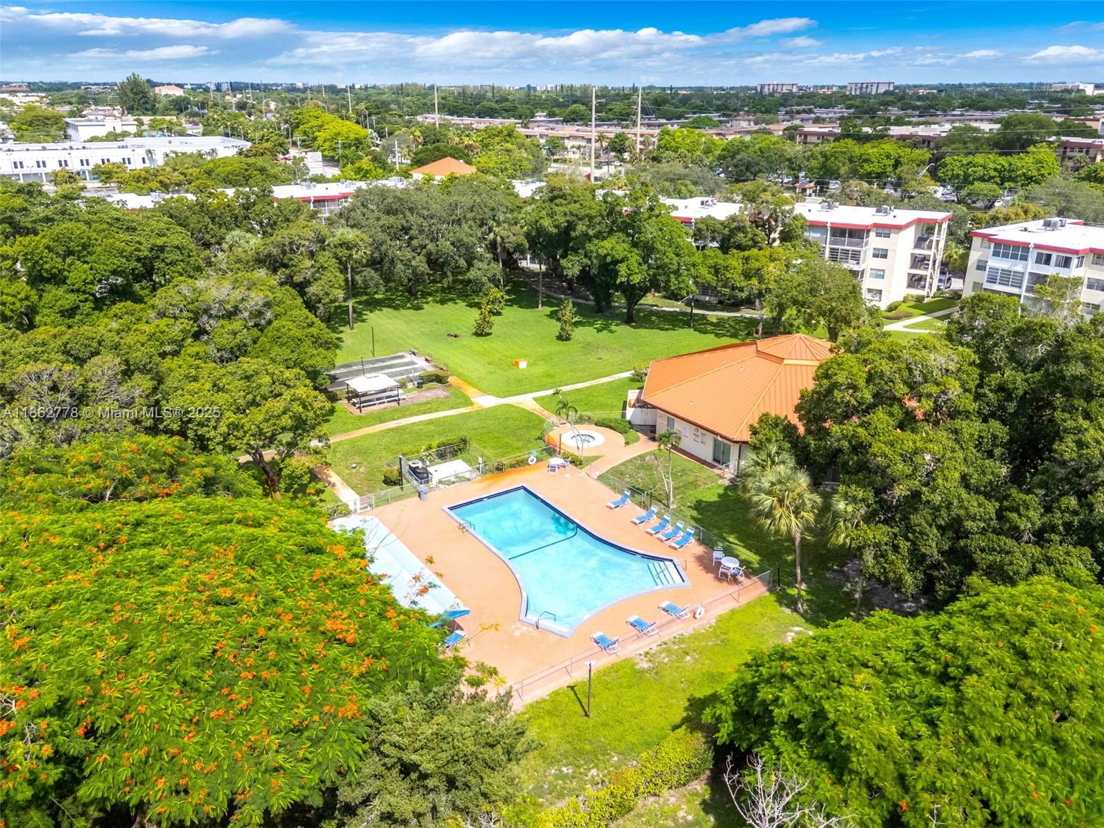 CYPRESS CHASE CONDO NO 6 - Residential