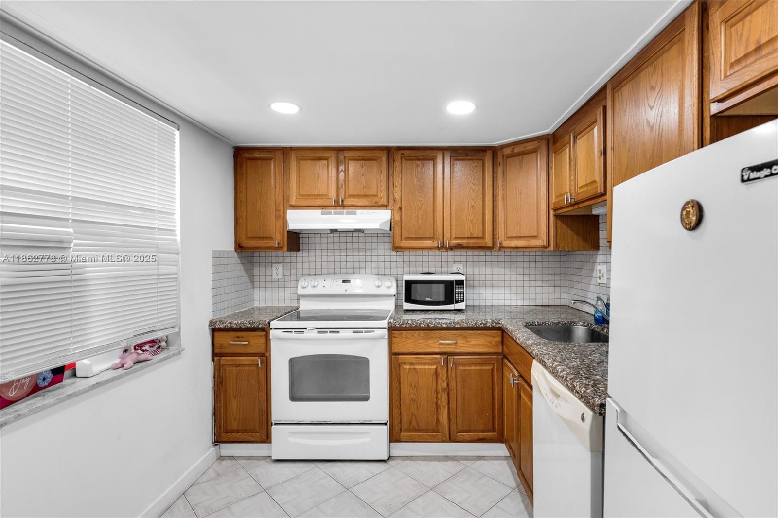 CYPRESS CHASE CONDO NO 6 - Residential