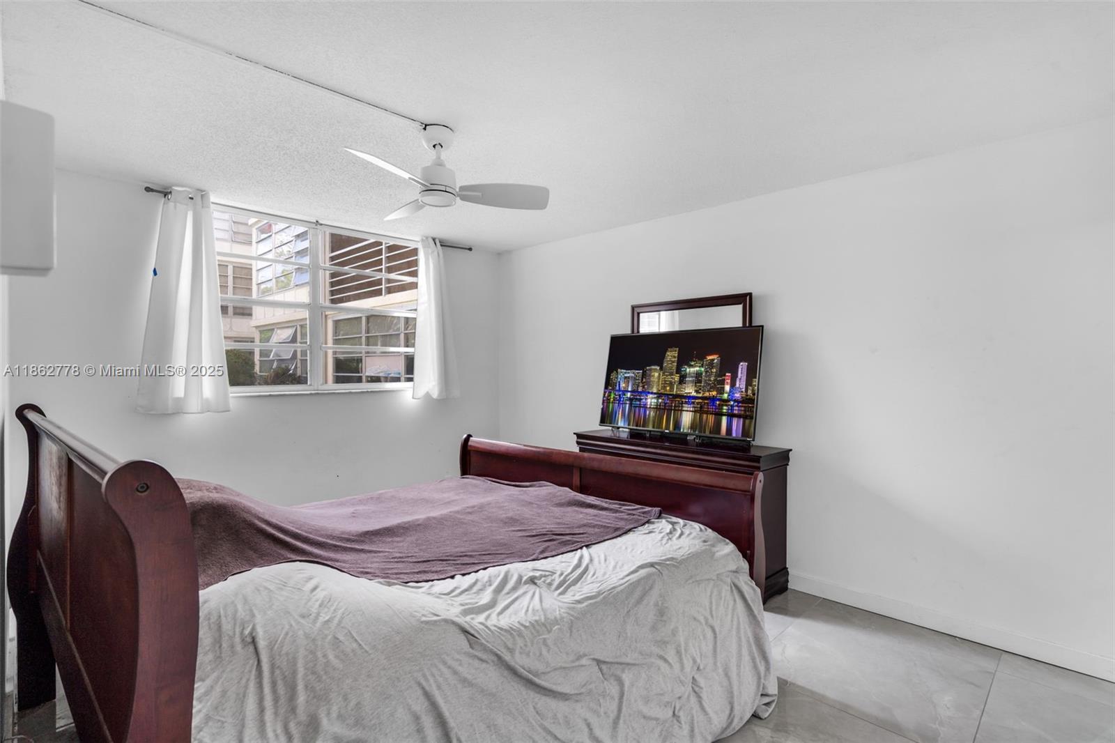 CYPRESS CHASE CONDO NO 6 - Residential