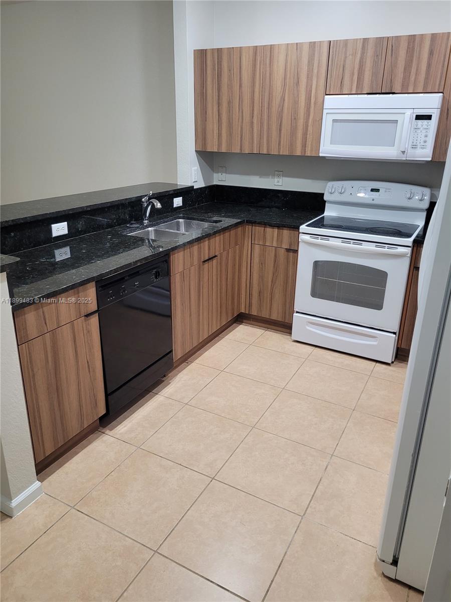 2556 SW 83rd Ave 101