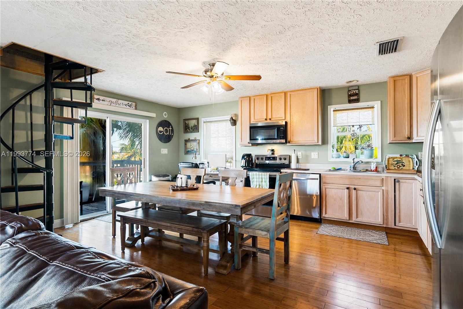 KEY LARGO TRAILER VILLAGE - Residential