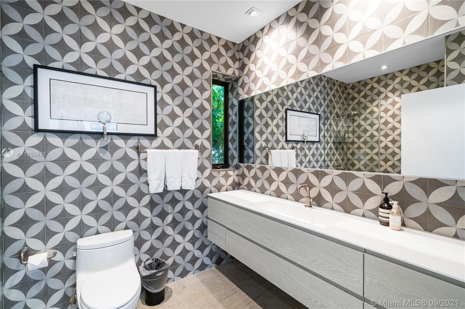 CORAL GABLES RIVIERA SEC - Residential