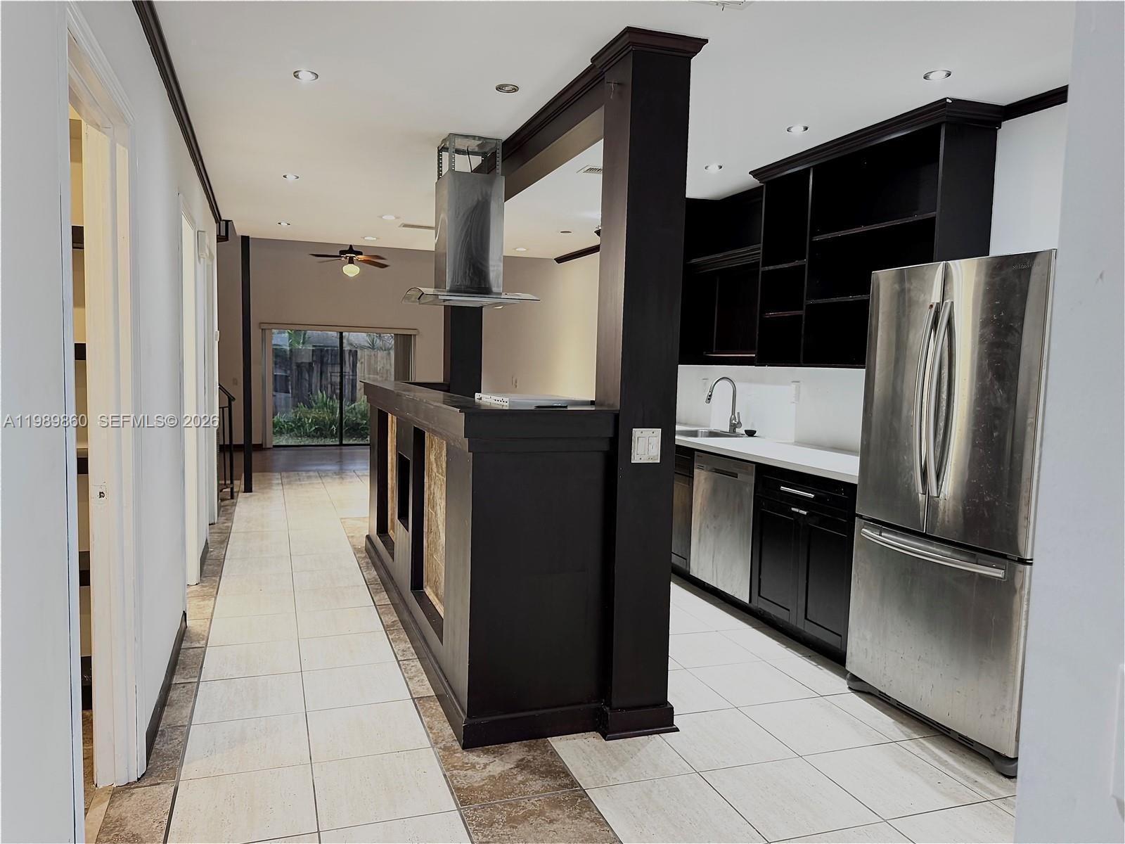 HOLLYWOOD GARDENS - Residential Lease