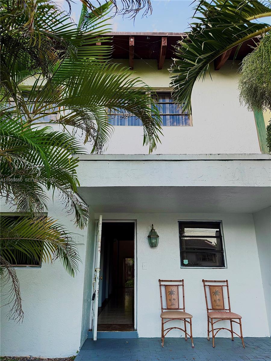 HOLLYWOOD GARDENS - Residential Lease