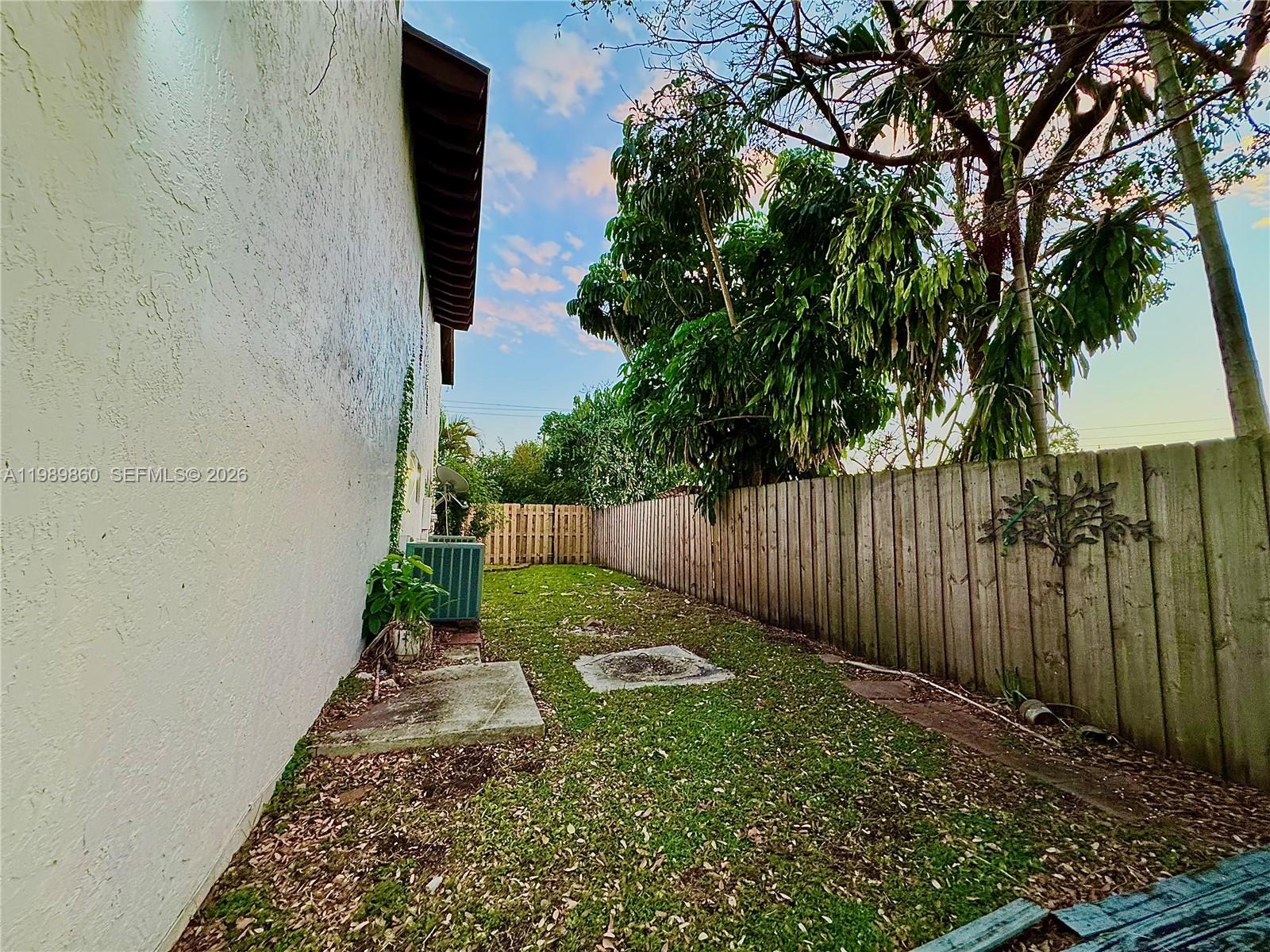 HOLLYWOOD GARDENS - Residential Lease