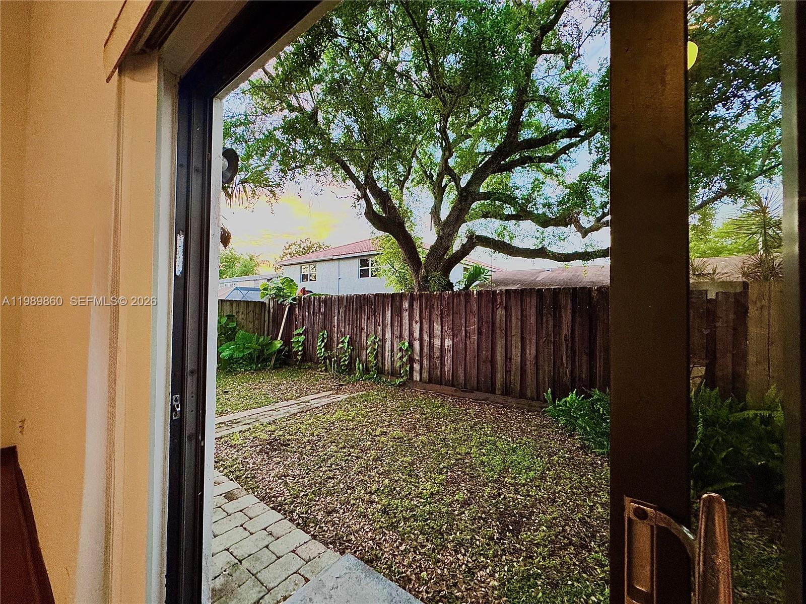 HOLLYWOOD GARDENS - Residential Lease