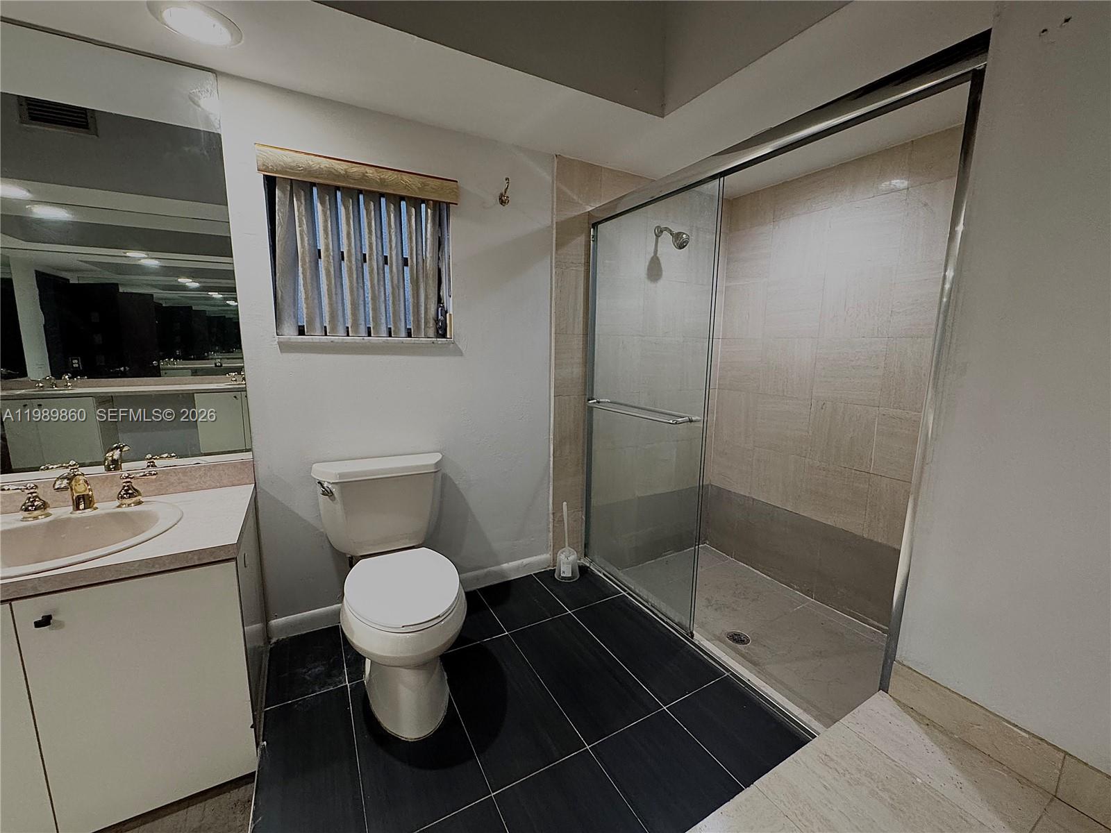 HOLLYWOOD GARDENS - Residential Lease