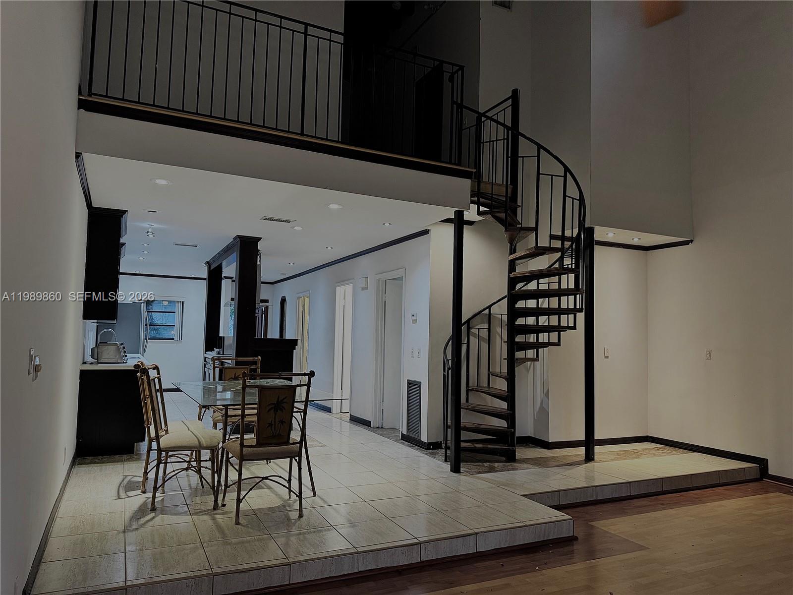 HOLLYWOOD GARDENS - Residential Lease