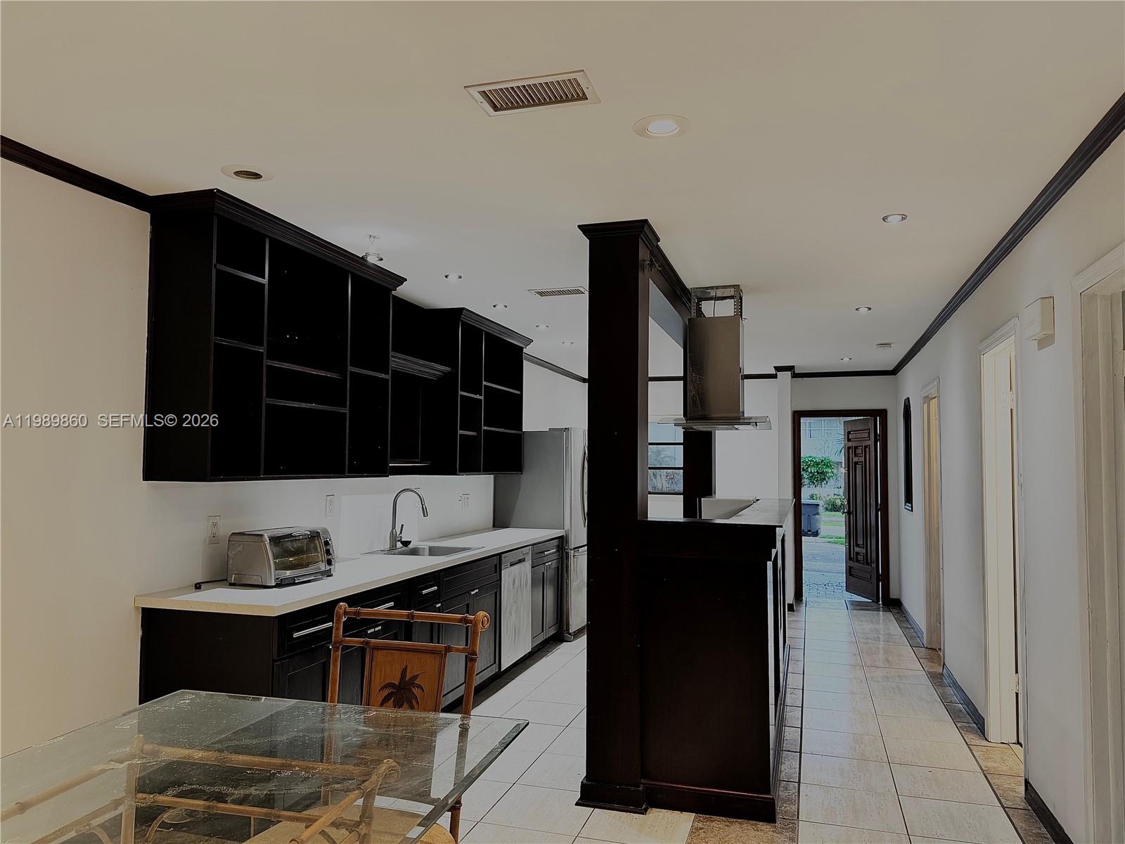 HOLLYWOOD GARDENS - Residential Lease