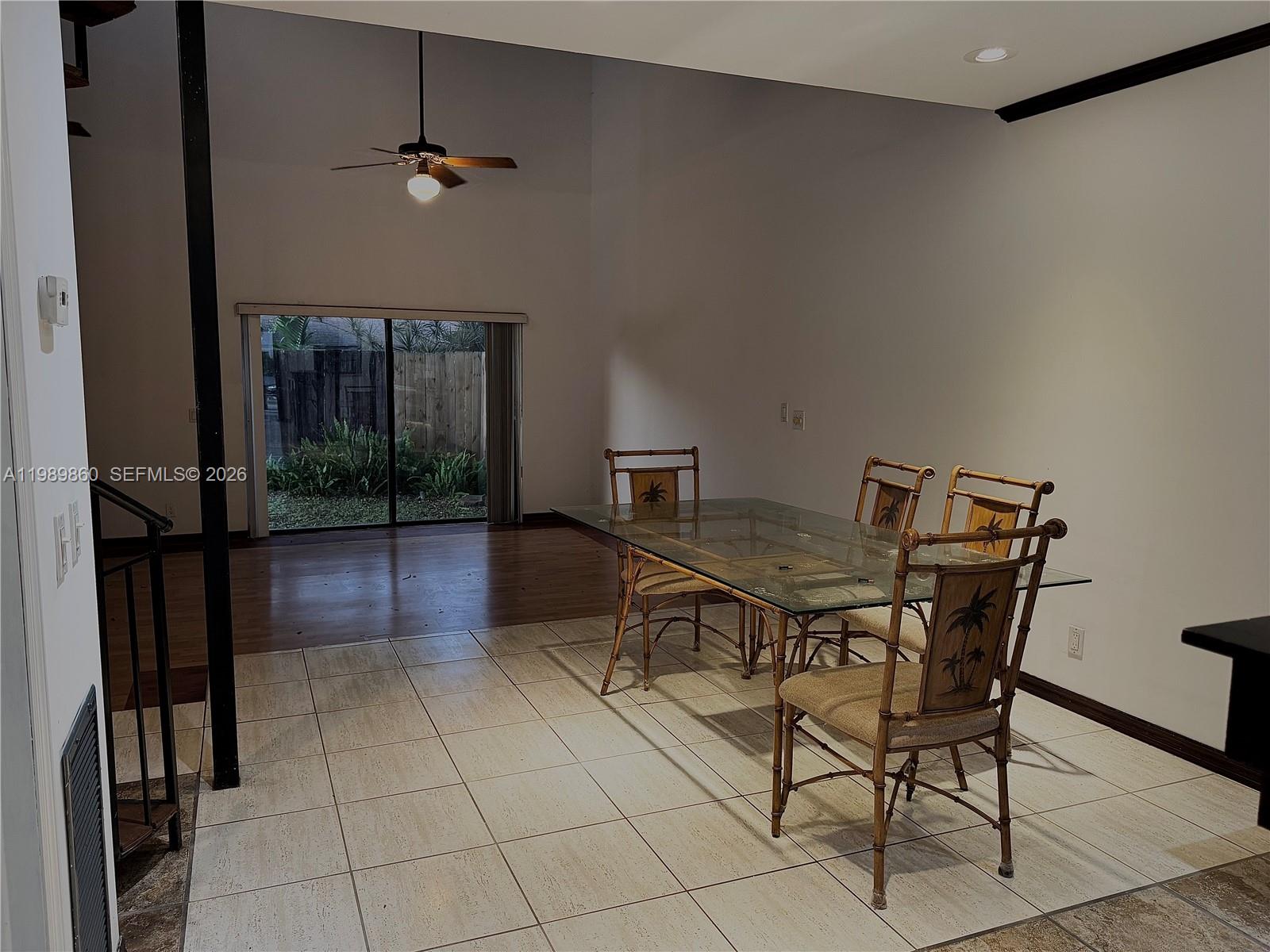 HOLLYWOOD GARDENS - Residential Lease