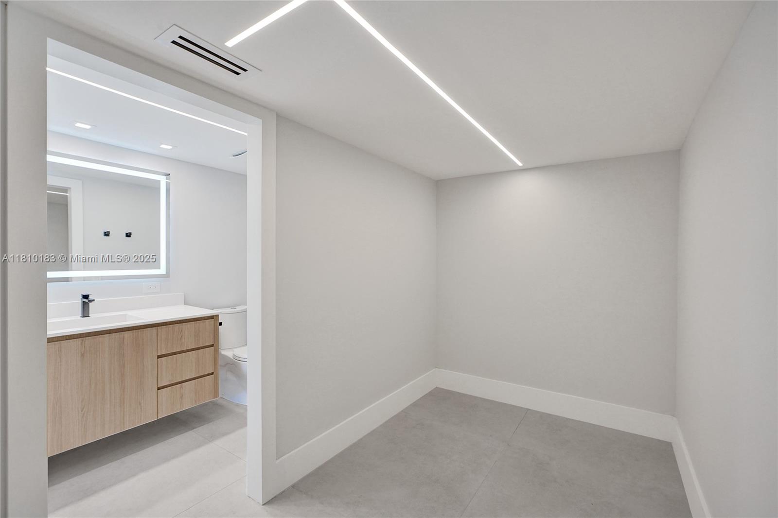 ENSENADA CONDO BLDG E-11 - Residential