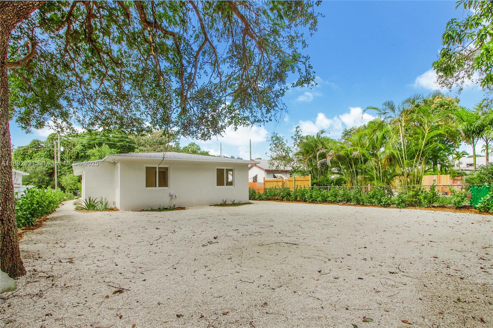 SUNSET VILLAS - Residential Lease