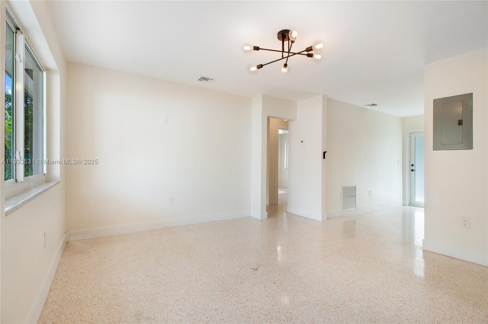 SUNSET VILLAS - Residential Lease