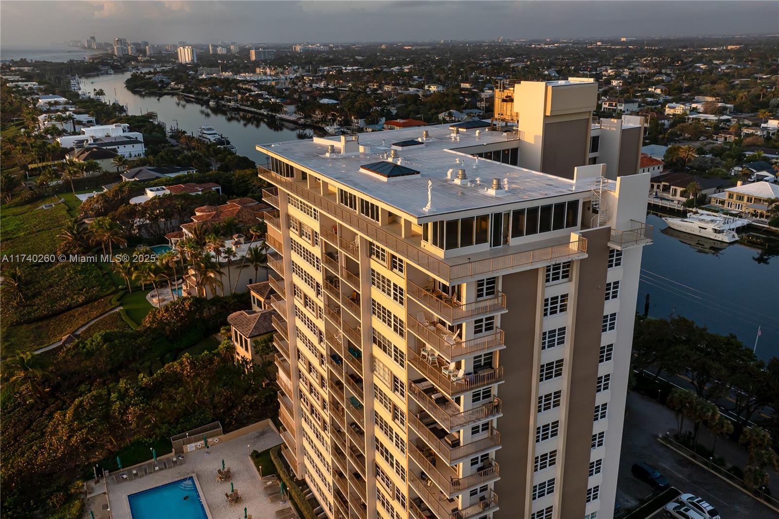 LANDMARK AT HILLSBORO CON - Residential