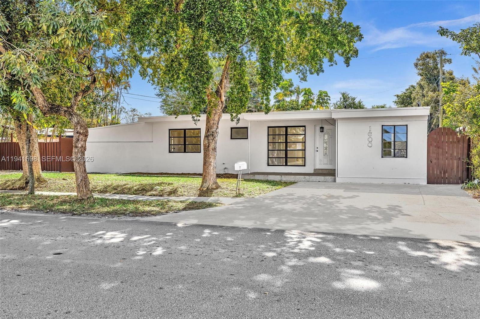 SHERWOOD FOREST - Residential