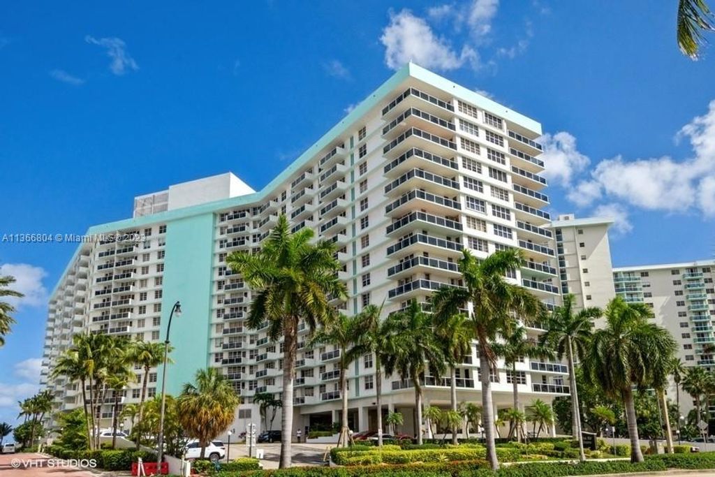 Photo of 3725 S Ocean Dr #424, Hollywood, FL 33019 (MLS # A11366804)