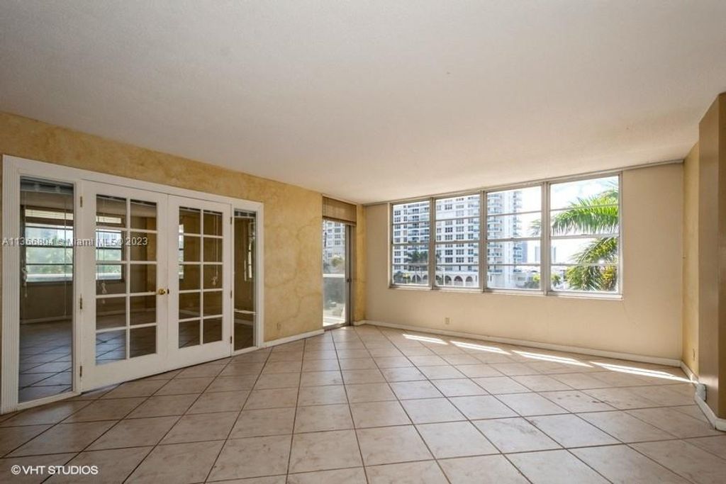 Photo of 3725 S Ocean Dr #424, Hollywood, FL 33019 (MLS # A11366804)