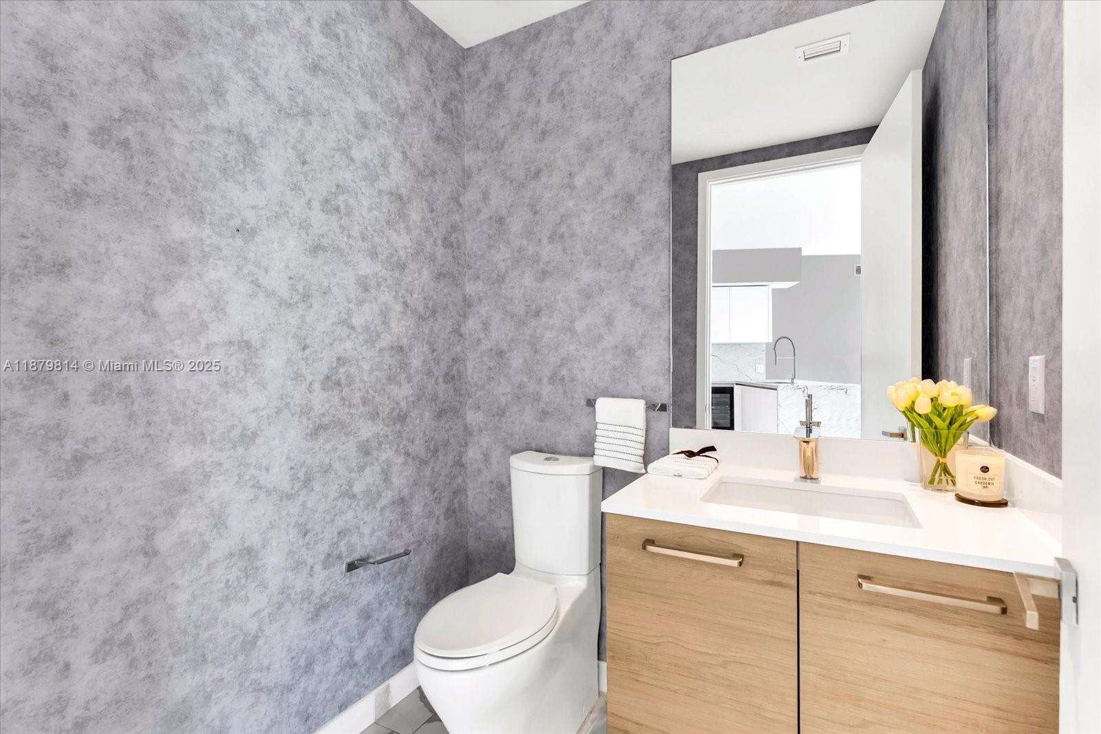 PRIVE CONDO - Residential