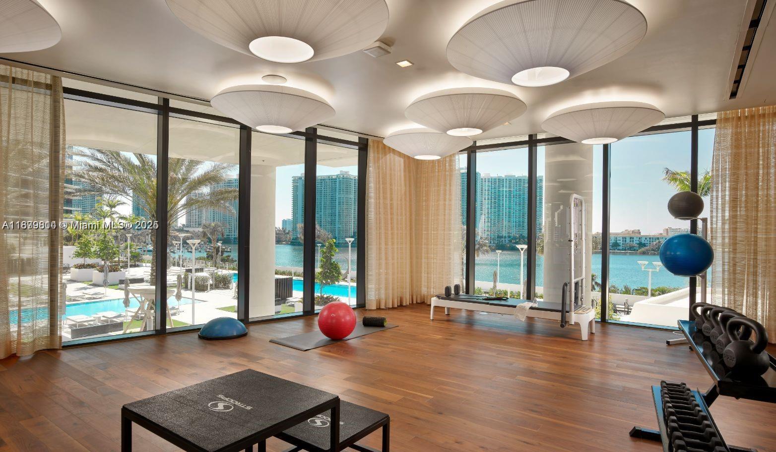 PRIVE CONDO - Residential