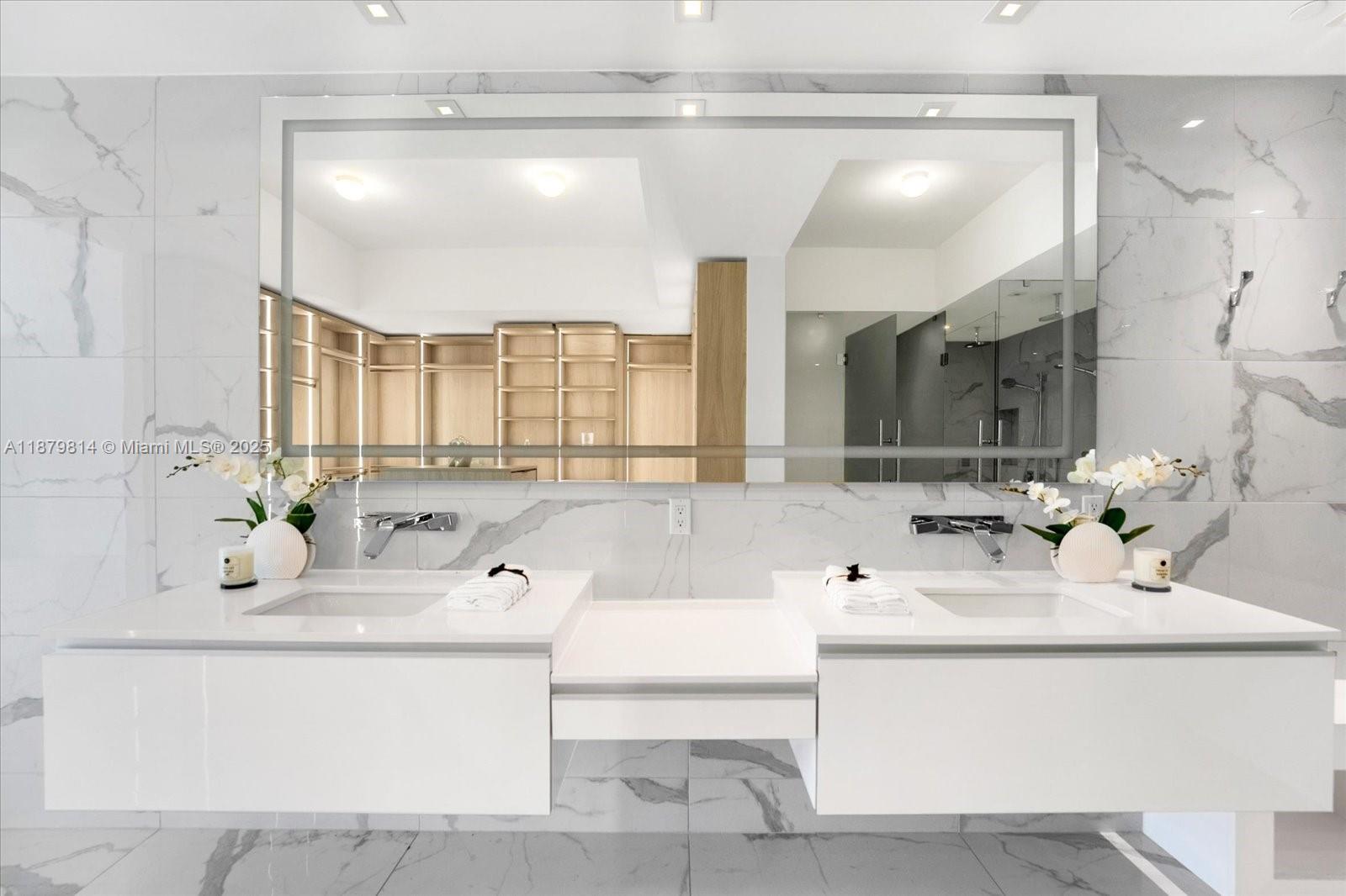 PRIVE CONDO - Residential