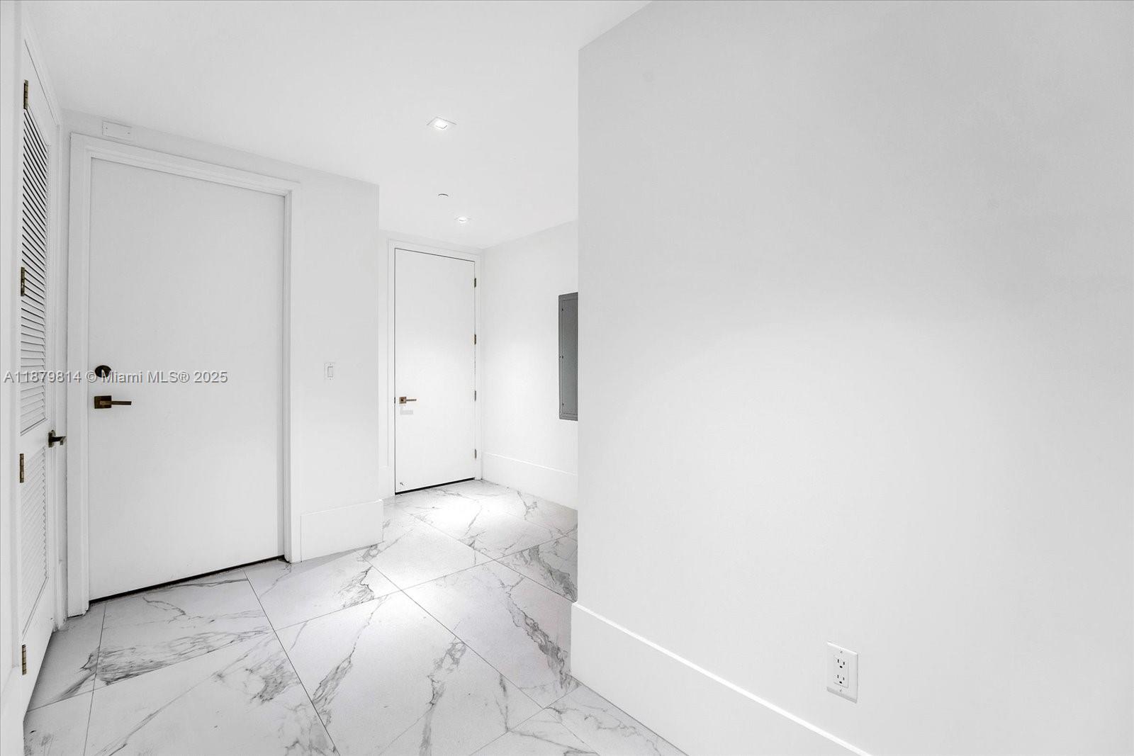 PRIVE CONDO - Residential