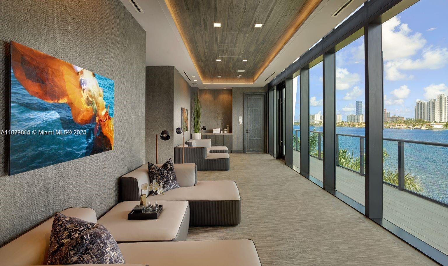 PRIVE CONDO - Residential