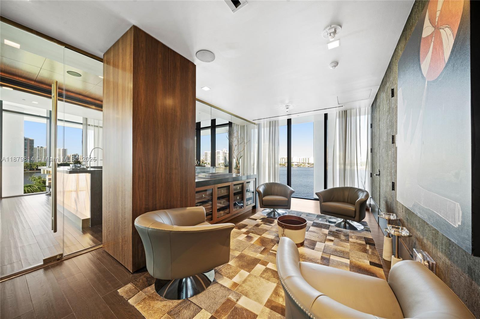 PRIVE CONDO - Residential