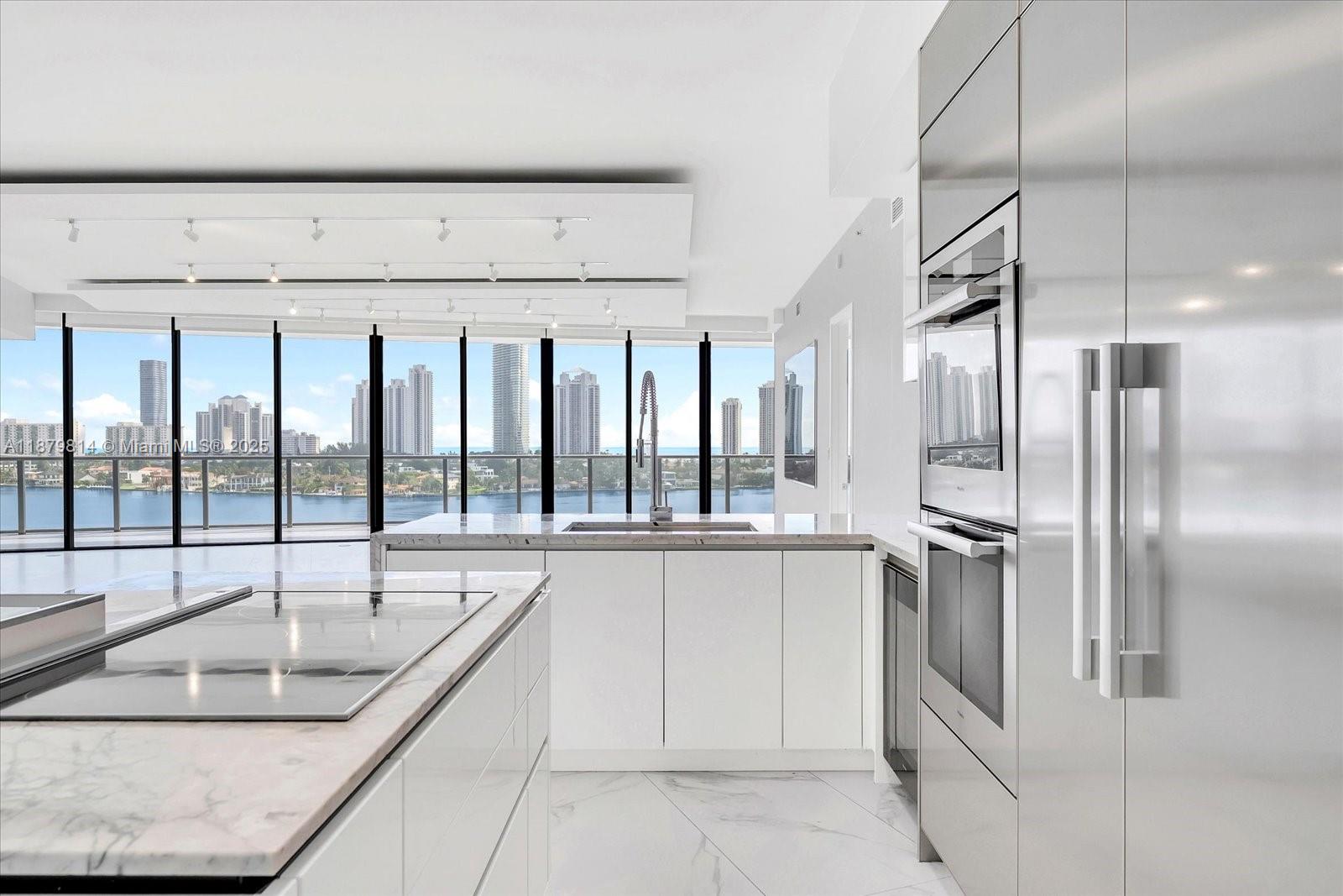 PRIVE CONDO - Residential